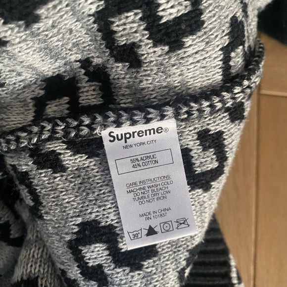 Fabulous SUPREME Mono Crewneck Sweater - Picture 3 of 3